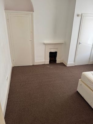 Room in a Shared House, Liverpool, L13 - Photo 1