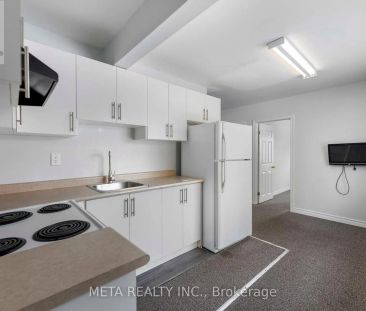 1641 VICTORIA PK AVENUE - Photo 4