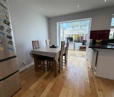 Katherine Close, - Photo 3