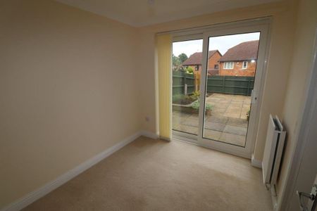 3 bedroom semi-detached house to rent - Photo 2