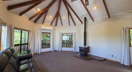 Spacious 4 bedroom family home! - Photo 3