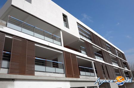 Location Appartement 2 pièces 43m² PORT LA NOUVELLE 11210 - Photo 2