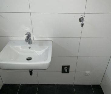 Mittendrin statt nur dabei. Mit neuen Bad und PVC Bodenbelag. - Photo 5