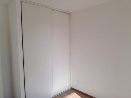 Location Appartement 4 pièces 76m² MEYTHET 74960 - Photo 3