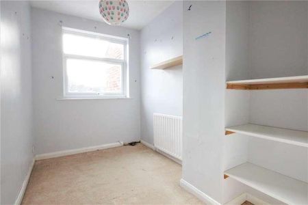 Pinewood Park, Farnborough, Berkshire, GU14 - Photo 5