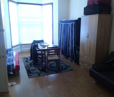 Studio to rent - Photo 6