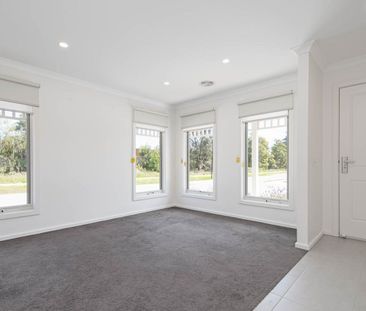 44 Manchester Boulevard, Officer - Photo 1