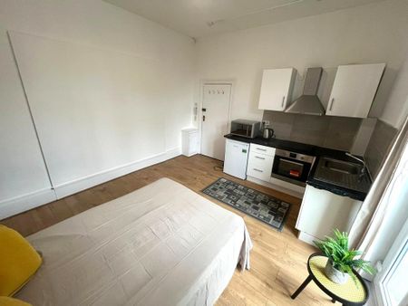 Property to rent - Photo 2