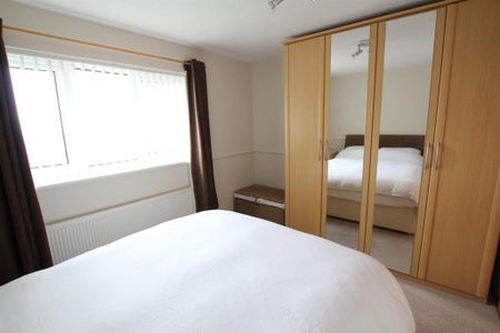 2 bedroom maisonette to rent - Photo 2