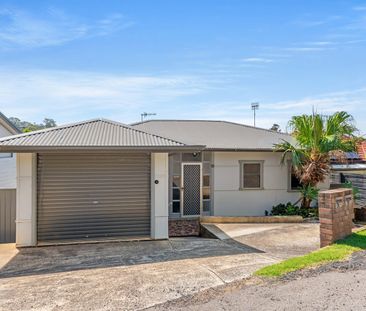 Charming Coastal Cottage with Space and Style - Photo 4