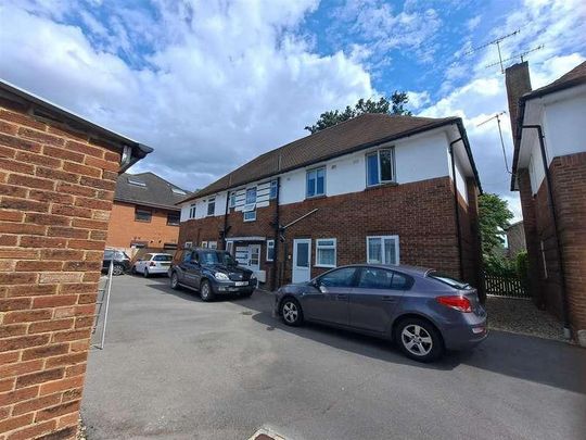 Netley Street, Farnborough, GU14 - Photo 1