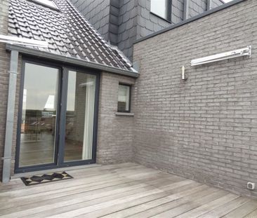 Duplex-appartement met 2 slaapkamers vlakbij centrum en station van... - Photo 2