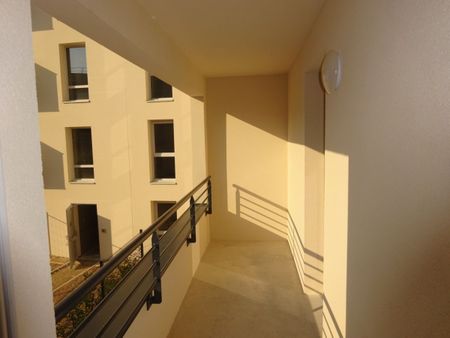 Location appartement T4 90.69m² à Reims (51100) Loyer CC * : 961.71 € Réf : ER.30642 - Photo 3