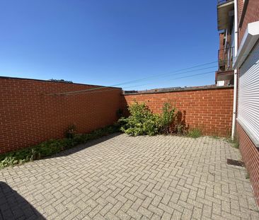 Gezellig en rustig gelegen tweeslaapkamer appartement. - Photo 2
