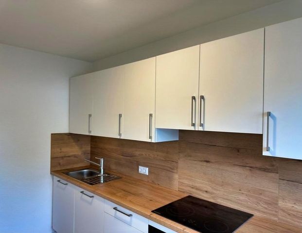Stilvolle 4-Zimmer-Mietwohnung mit Balkon und Garage – frisch modernisiert - Photo 1