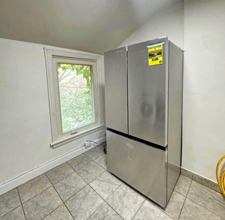 For Lease - 216 John Street, Hamilton, Ontario - Photo 3