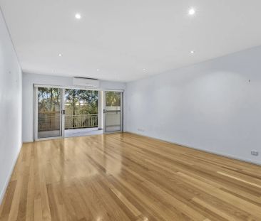 Stylish Apartment in the Heart of Newport - Photo 2