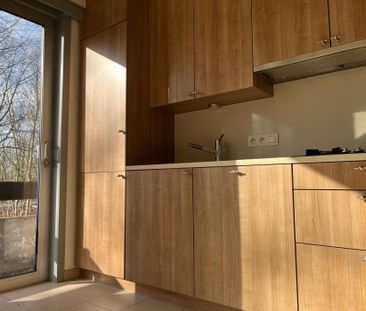 Centraal gelegen appartement met 2 slaapkamers en garagebox! - Photo 3