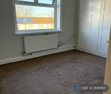 3 bedroom flat to rent - Photo 3