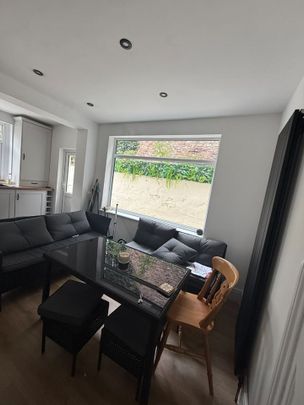 Room in a Shared House, Cramond Avenue, L18 - Photo 1