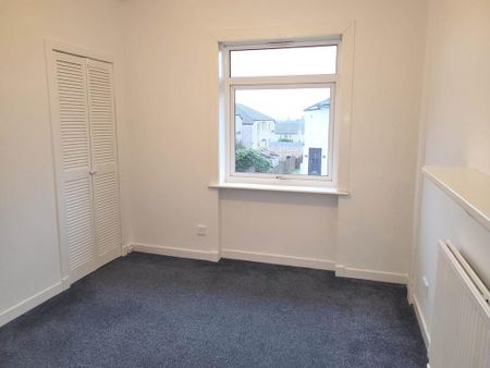 3 bedroom flat to rent - Photo 3