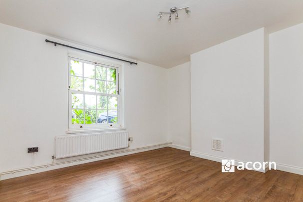 Flat to rent - Peckham Park Road, London, SE15 - Photo 1