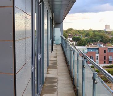 2 Bed Penthouse, Centenary Plaza, SO19 - Photo 2