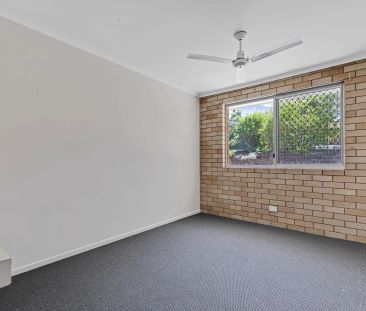 Lowset Family Home in perfect location - Photo 2