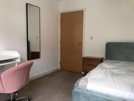 Spacious Bed Flat // Jul, LN5 - Photo 3