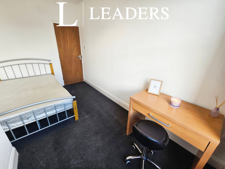 1 bedroom in a house share to rent - Photo 5