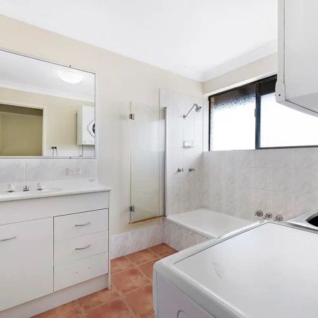 Unit in sought after Burleigh Heads - Photo 4