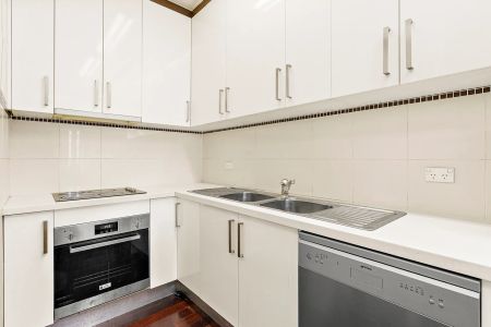 Charming Partly Furnished Apartment - Photo 4