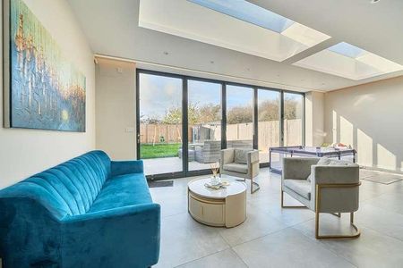 Slough, Berkshire, SL1 - Photo 2