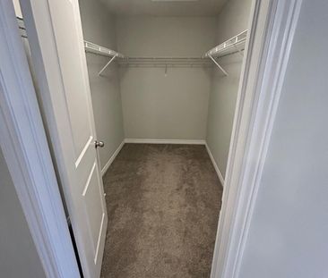 For Lease - 174 Forest Creek Drive, Kitchener, Ontario - Photo 2