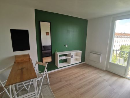 Location Appartement 1 pièce 23m² - Photo 3
