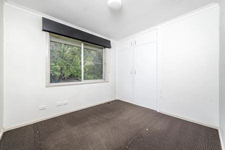 Three Bedroom Home, Close to Schools - Photo 4