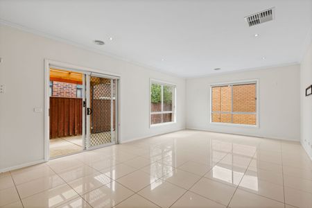 4 Bedroom Family Home! - Photo 3