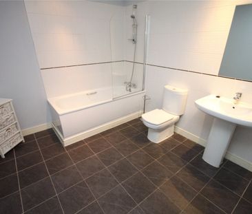 This lovely double bedroom property based in the heart of Clapham. - Photo 5