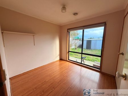 5 Swan Court, Narre Warren South - Photo 4