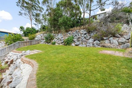 TIDY THREE BEDROOM DUPLEX + STUDY/4TH BEDROOM - Photo 2