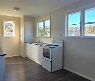 Charming 3BR Family Home in Avalon! - Photo 4