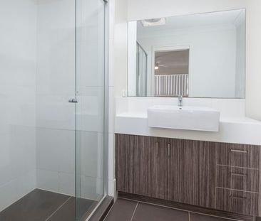 3 Bed Townhouse with Aircon in Master Bed - Photo 1