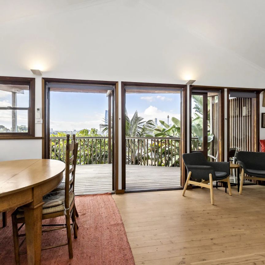 Furnished Home With Beautiful Harbour And City Views - Photo 1