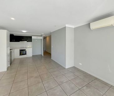 Stylish and Spacious Family Duplex in Brentwood Forest Estate, Bell... - Photo 4