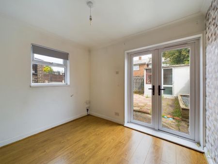 3 bedroom semi-detached house to rent - Photo 2