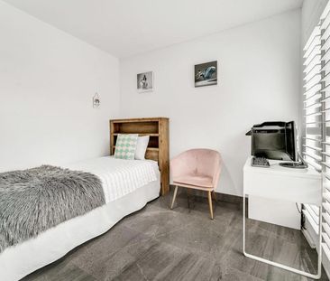 SIMPLE LIVING - Photo 3