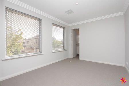 BEAUTIFULLY DESIGNED FAMILY HOME - Photo 3