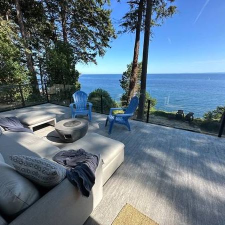 Charming House with Stunning Ocean Views for Rent in Halfmoon Bay - Photo 1