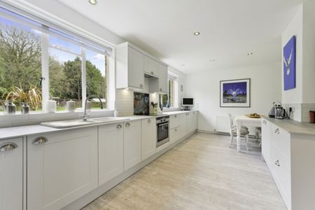 Designer Cottage, 5 West End Lane, Esher, West Horsley - Photo 3