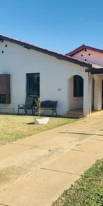 Family-Friendly Home in Dubbo Suburb - Photo 4